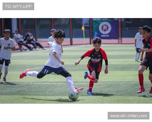 足球星期六精彩评球视频解读与赛事分析带你走进球场背后的精彩瞬间